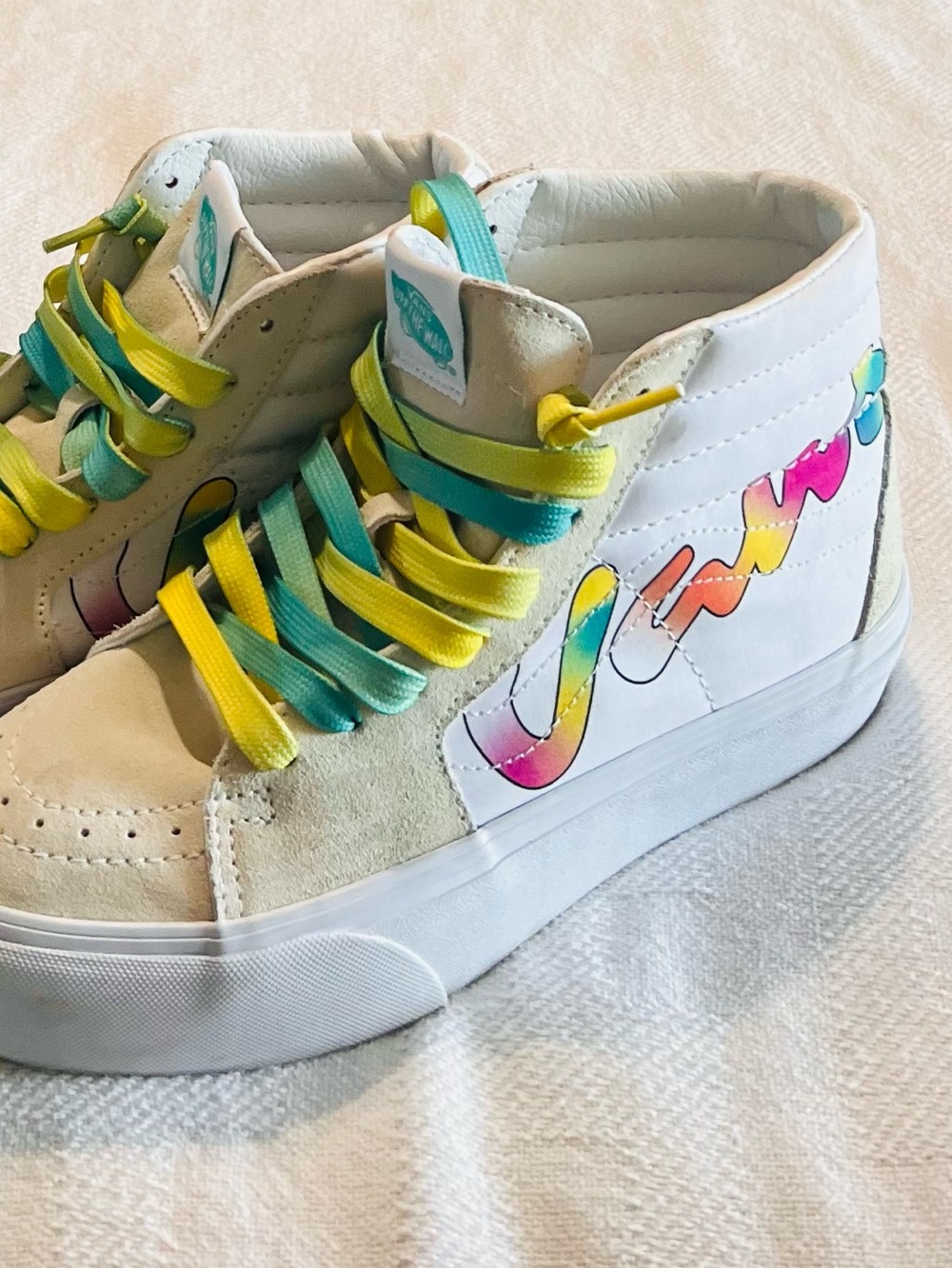 Vans Sk8-Hi cream men’s 6.5/women’s 8